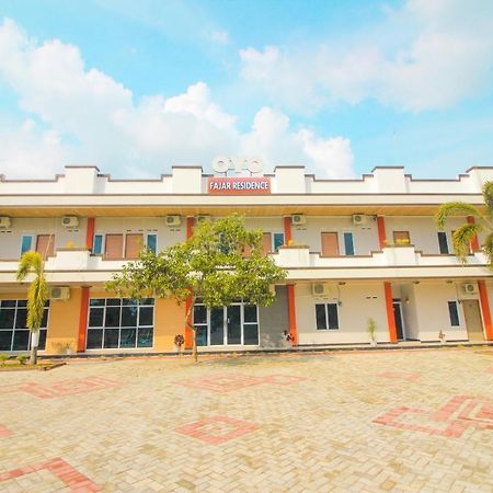 Oyo 1653 Fajar Residence Pekanbaru Bagian luar foto