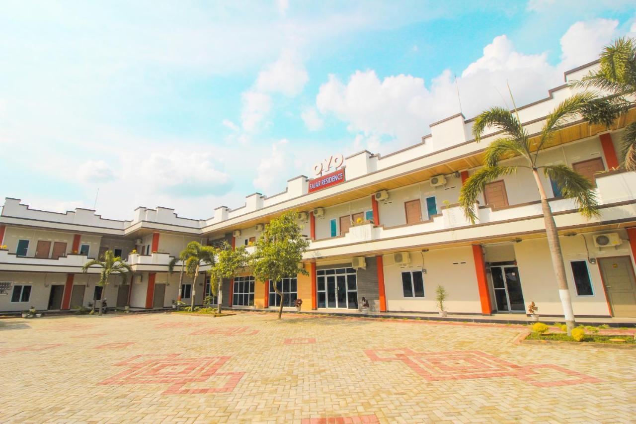 Oyo 1653 Fajar Residence Pekanbaru Bagian luar foto