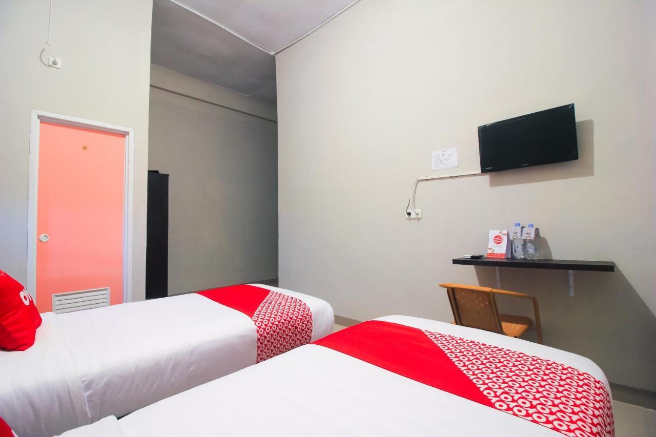 Oyo 1653 Fajar Residence Pekanbaru Bagian luar foto