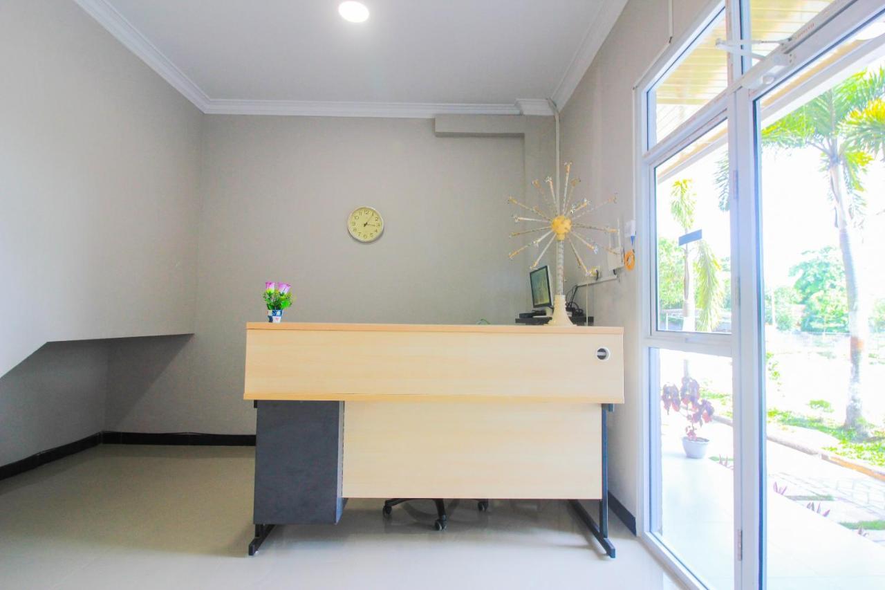 Oyo 1653 Fajar Residence Pekanbaru Bagian luar foto