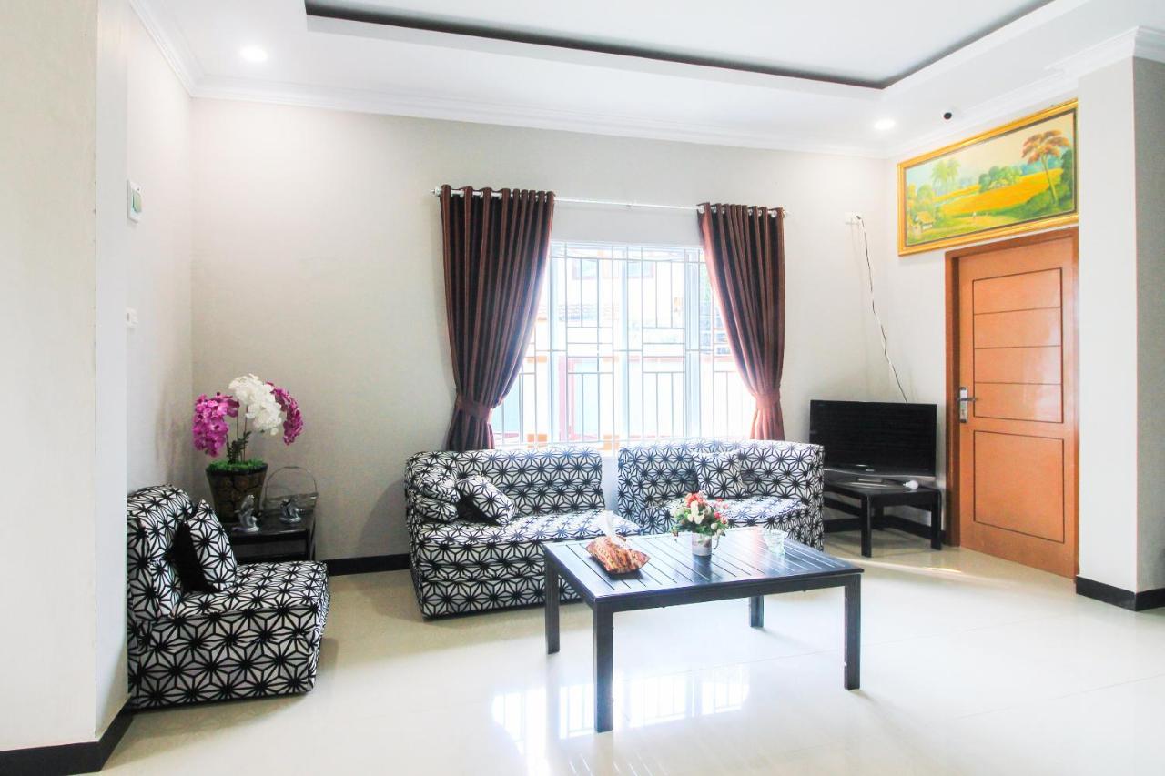 Oyo 1653 Fajar Residence Pekanbaru Bagian luar foto