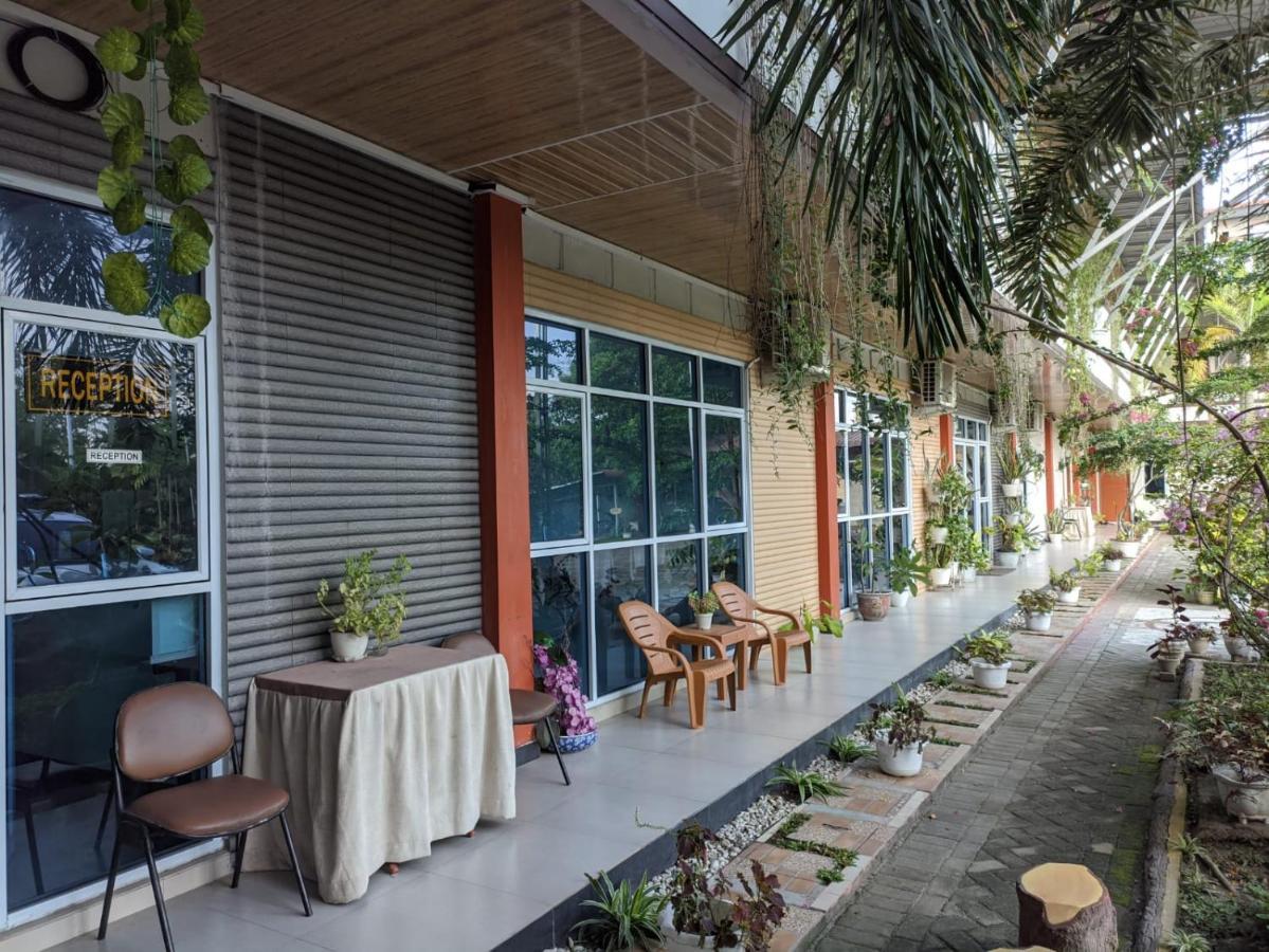 Oyo 1653 Fajar Residence Pekanbaru Bagian luar foto