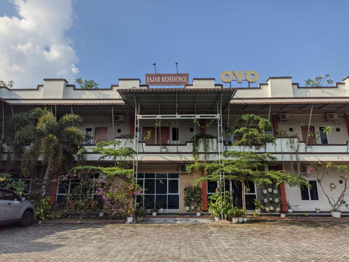 Oyo 1653 Fajar Residence Pekanbaru Bagian luar foto