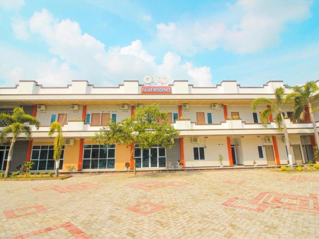 Oyo 1653 Fajar Residence Pekanbaru Bagian luar foto
