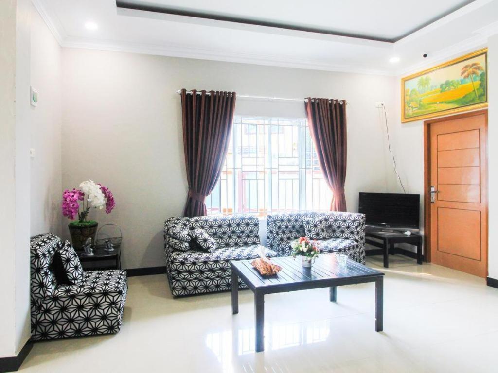 Oyo 1653 Fajar Residence Pekanbaru Bagian luar foto
