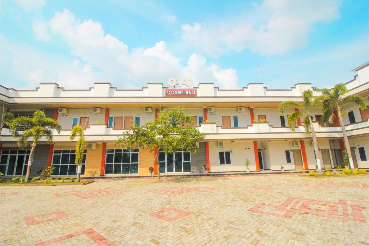 Oyo 1653 Fajar Residence Pekanbaru Bagian luar foto