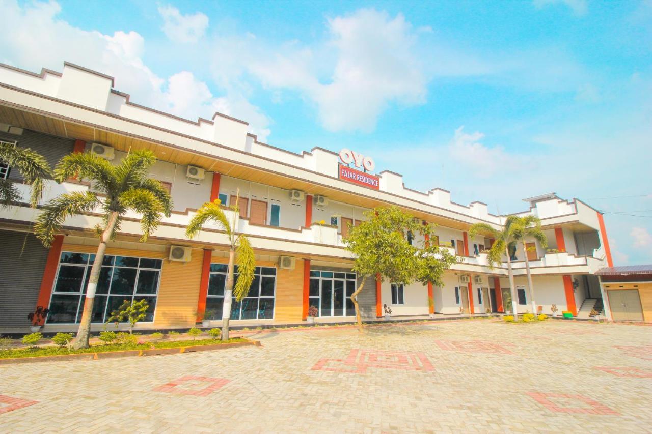 Oyo 1653 Fajar Residence Pekanbaru Bagian luar foto