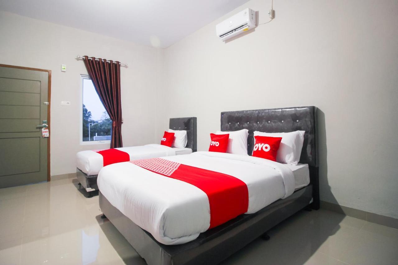 Oyo 1653 Fajar Residence Pekanbaru Bagian luar foto