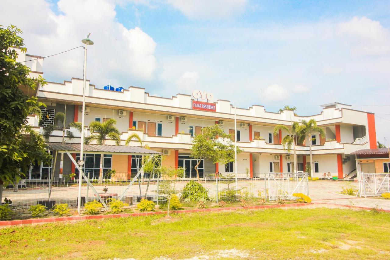 Oyo 1653 Fajar Residence Pekanbaru Bagian luar foto
